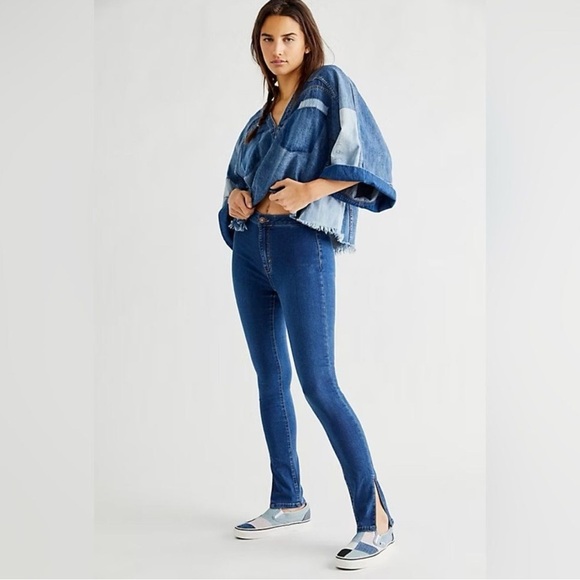 NWT Free People Riley High-Rise Slit Jeans in Nightshade Blue size 27 - Picture 4 of 10